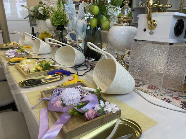 以匠心定格家的溫暖，用陪伴傳遞生活浪漫  ——有色·鉑金城開展銷售暖場(chǎng)活動(dòng)