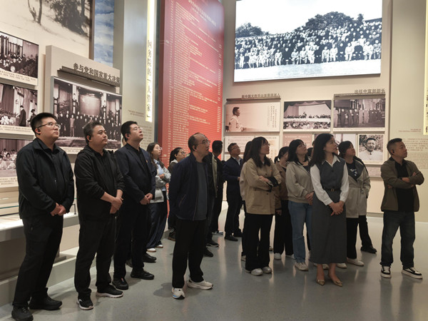 傳承革命精神，凝聚奮進(jìn)力量——公司第一、第六黨支部聯(lián)合開(kāi)展主題黨日活動(dòng)